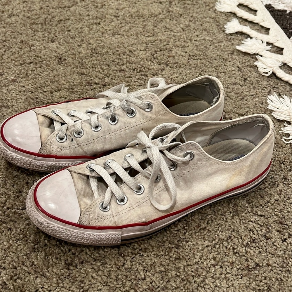 White Mens Converse (Size 8)